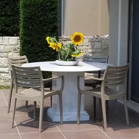 Niovi Boutique Apartment
